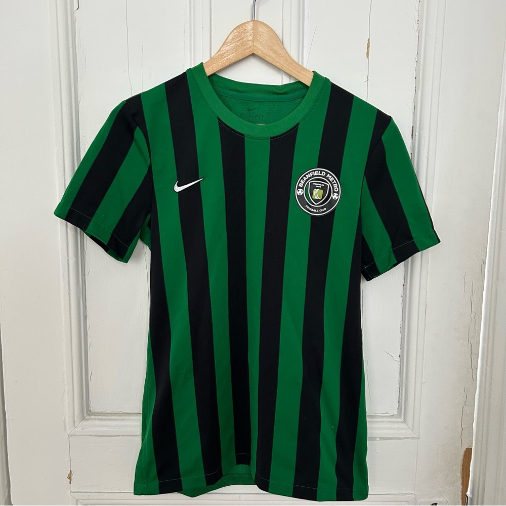 Nike local team soccer jersey. Size small.